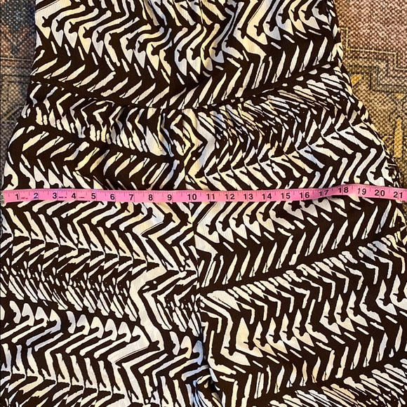 Brown and Off-white Copped Jumper - Picture 8 of 11